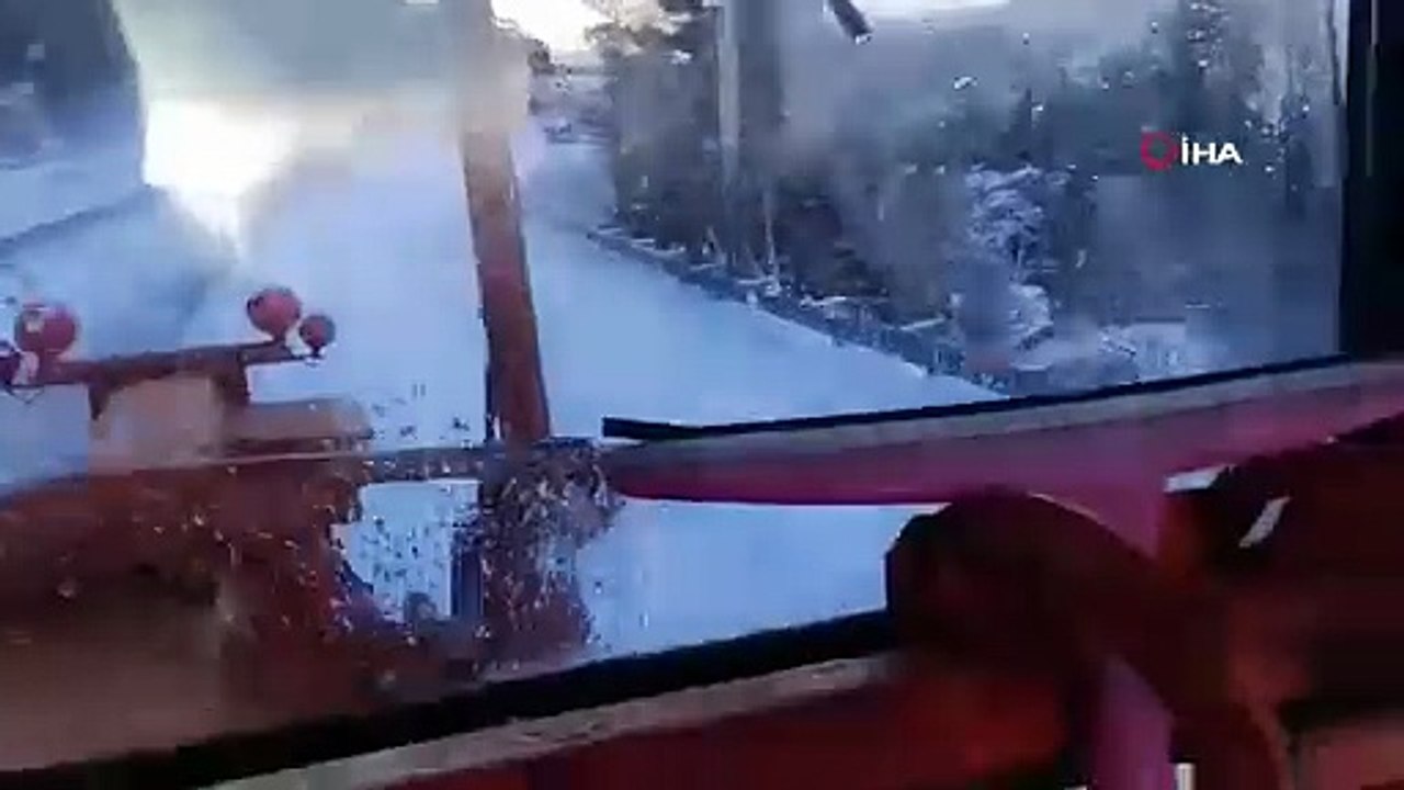 Alacabel'de nisan ayında kar sürprizi, sürücüler zor anlar yaşadı
