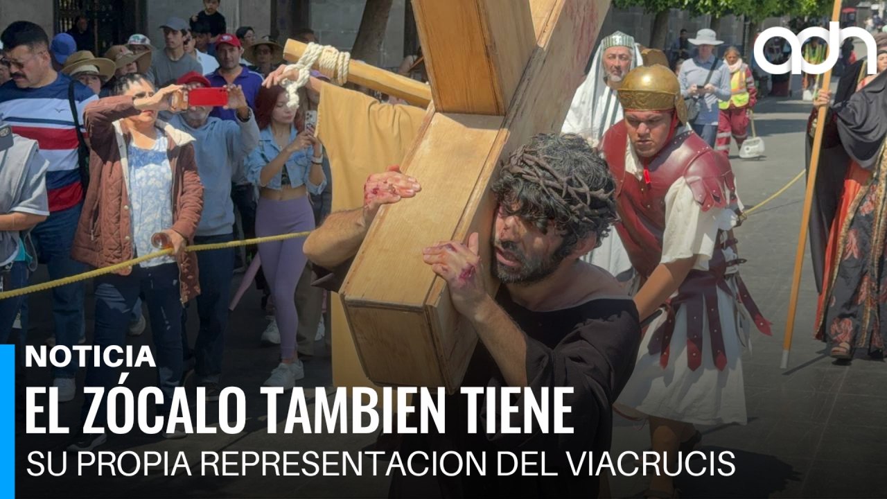 En el Zócalo de la CDMX también realizan un viacrucis que ya cumple 25 años