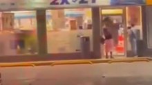 (VIDEO) Anciamos en Veracruz atac4n tienda oxxo por que ya no les querian vender mas 4lcoh0l