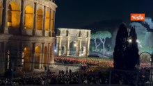 Via Crucis, 30mila fedeli al Colosseo