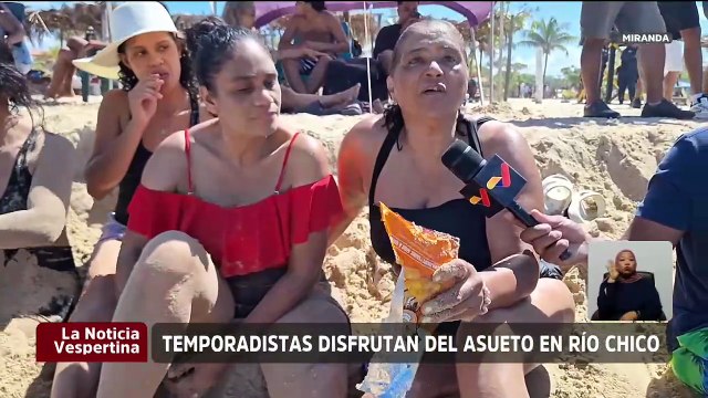 Los temporadistas disfrutan del asueto mediante actividades recreativas en las playas de Río Chico