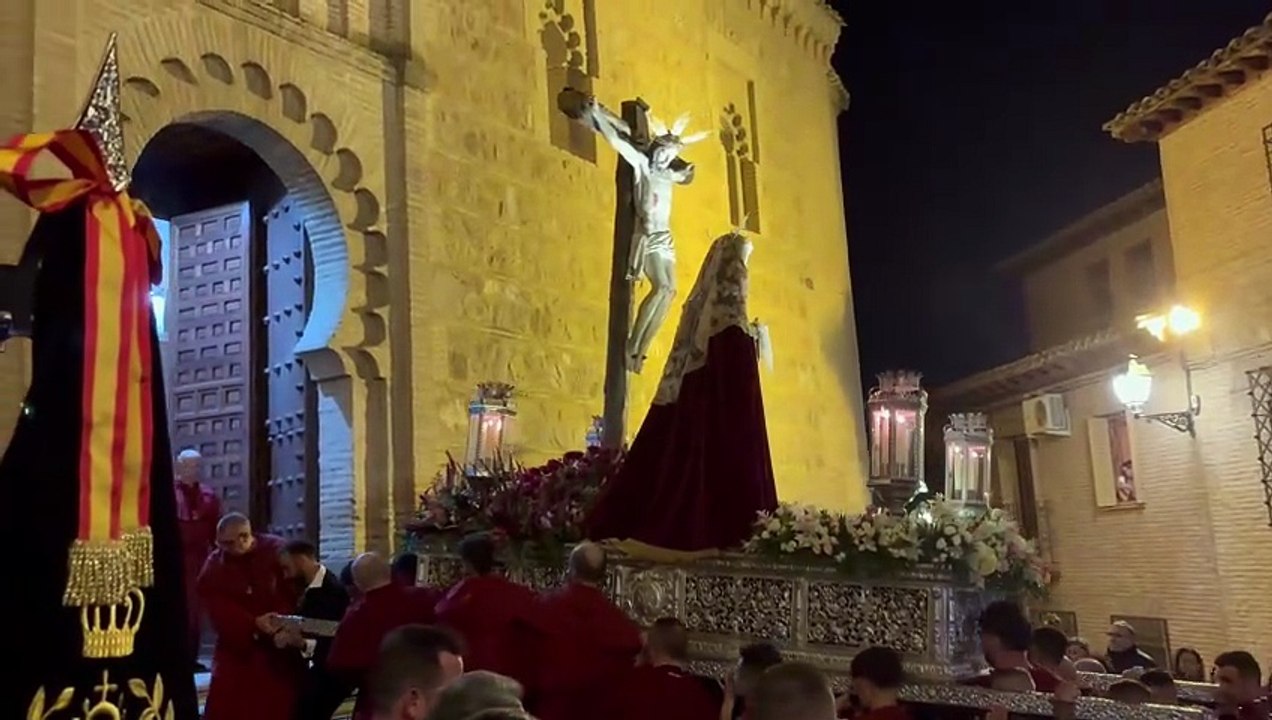Entrada a Santa Leocadia del Cristo de la Misericordia y la Virgen de la Caridad