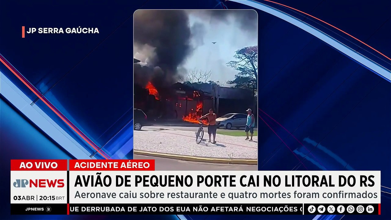 Helicóptero cai no mar da Barra da Tijuca, no Rio de Janeiro