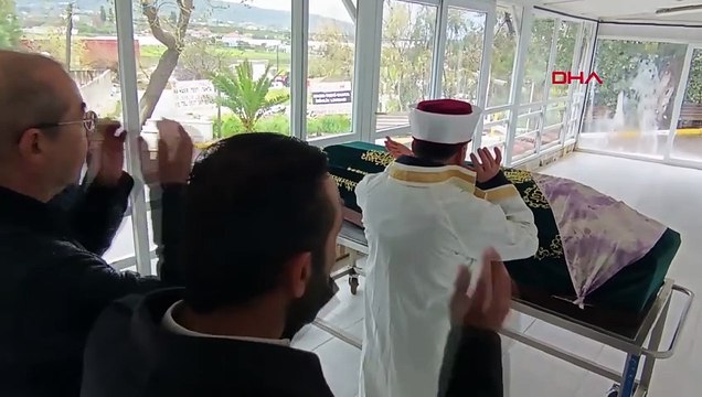 Mehmet Ali Erbil'in annesi Yurdagül Eken, İzmir'de toprağa verildi