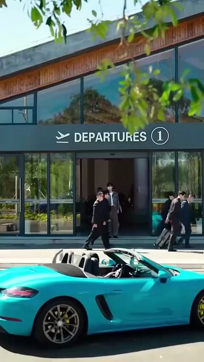 On the third anniversary of the end, she didn't wait for gifts and blessings, but watched him and the so-called female brother ambiguously spill sugar, and were accused of not being generous enough, she saw everything coldly, decisively divorced, she foun