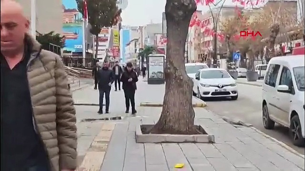 Van'da 5.2 büyüklüğünde deprem! Çevre iller de sallandı