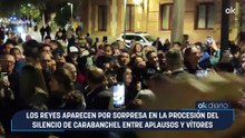 Los Reyes aparecen por sorpresa en la procesión del Silencio de Carabanchel entre aplausos y vítores