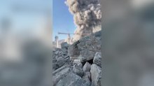 Le bombe cadono sul ponte B1 di Karaj che esplode: il nuovo video diffuso dall'Iran