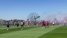 Milan, allenamento a Milanello sul campo esterno: ci sono tantissimi tifosi rossoneri