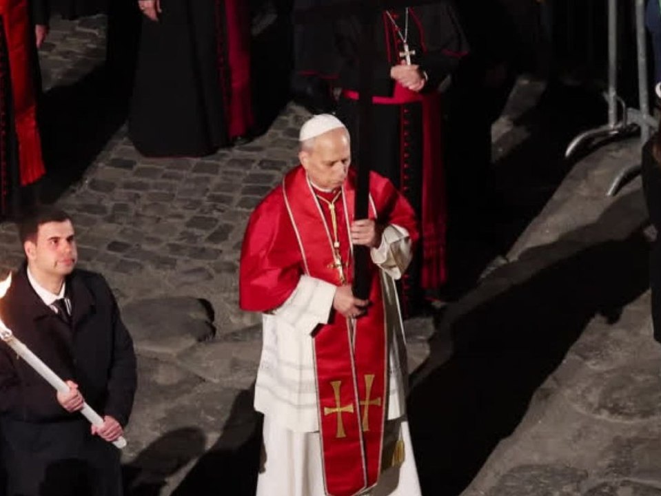 Sein erster Kreuzweg: Papst Leo sorgt für historischen Moment