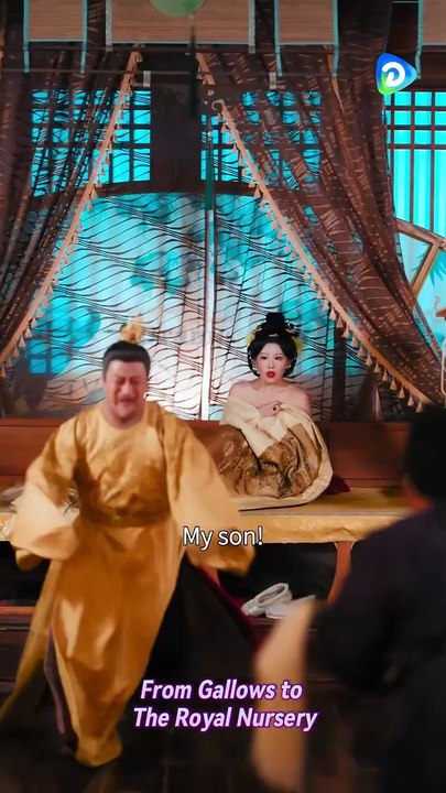 😱He Wanders into the Queen's Chambers by Mistake — They Hug, Then the Emperor Bursts In…!