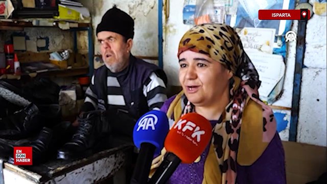 Isparta'da 2 metrekarelik dükkanda yarım asırdır ayakkabı tamirciliği yapıyor