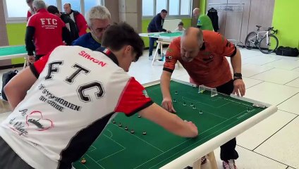 Pichenettes, pr&eacute;cision et passion : Firminy accueille le gratin du "Subbuteo", du football de table