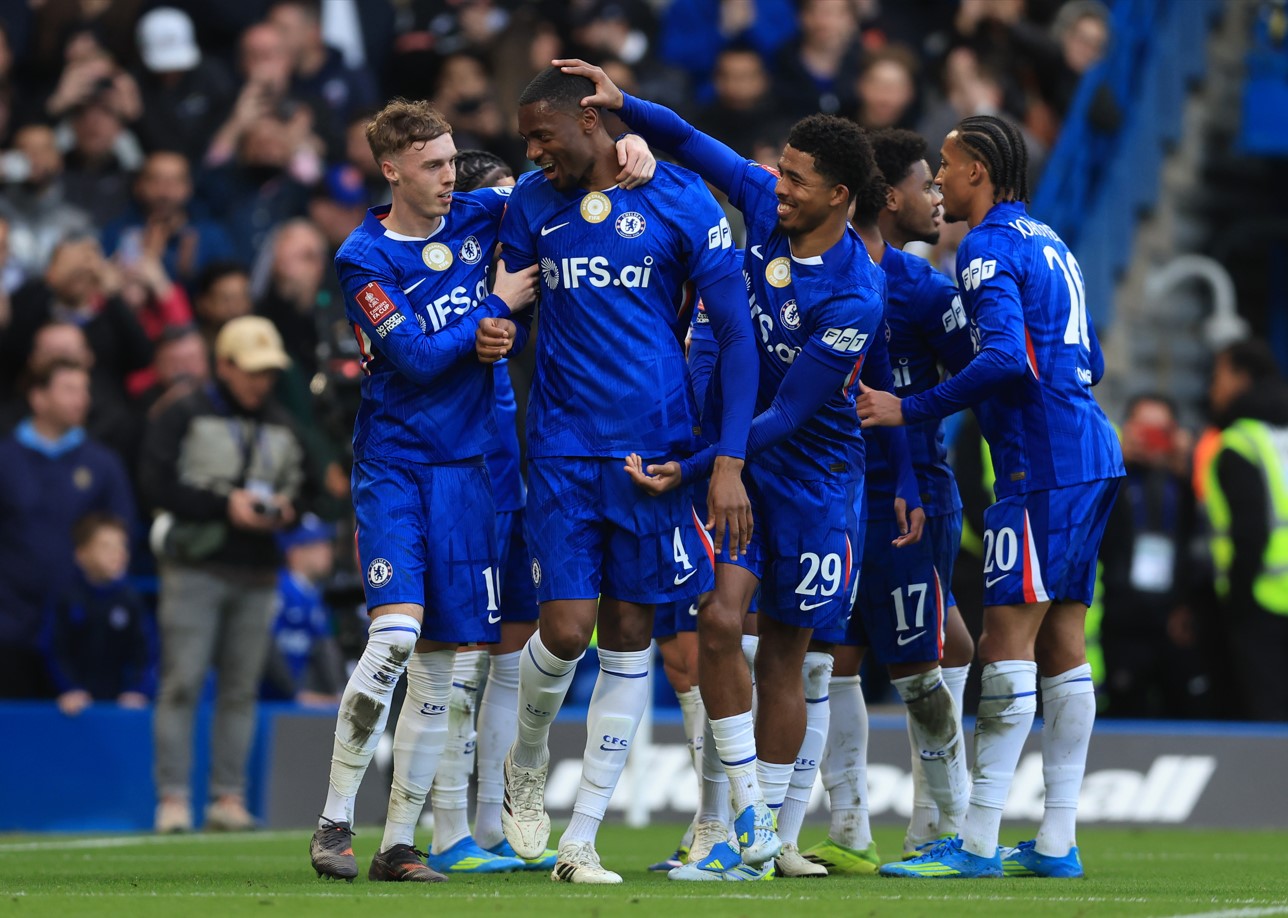 FA Cup : Chelsea étrille Port Vale et rejoint Manchester City en demies