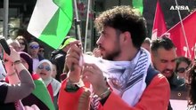Corteo propal a Milano, nel mirino la condizione dei detenuti palestinesi