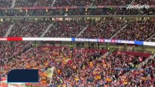 La afición del Atlético entona el "viva España" y la del Barcelona responde con gritos de "independencia"