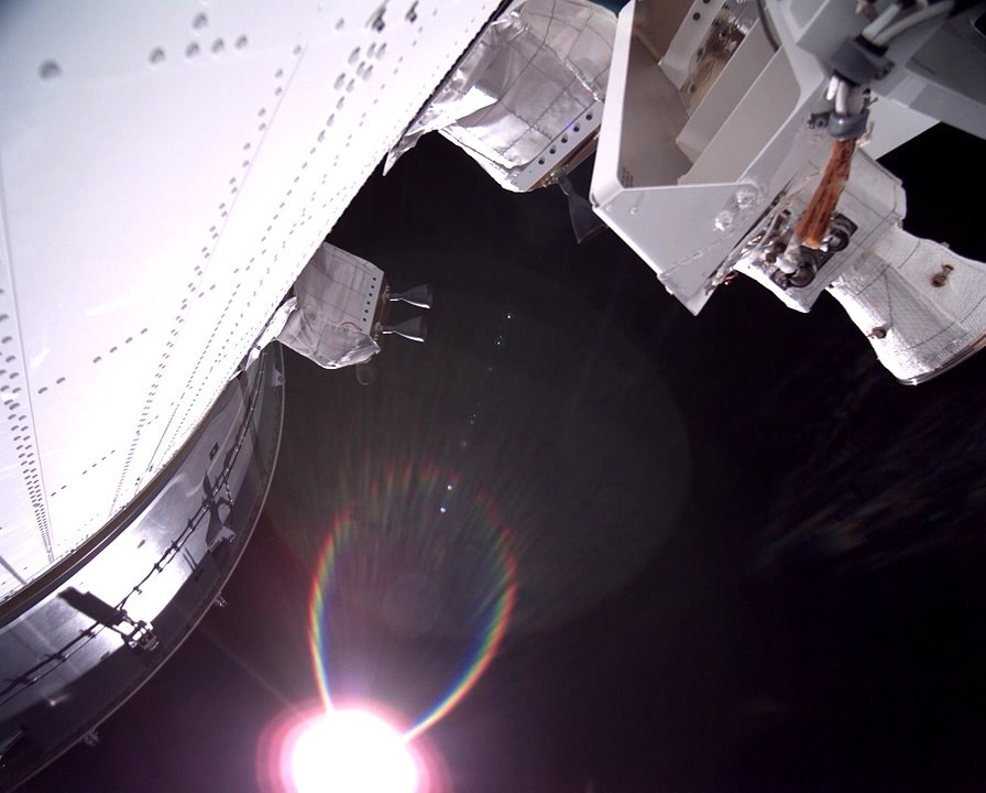 Así se ve la Tierra desde fuera de la nave Orión durante el primer gran encendido de Artemis II