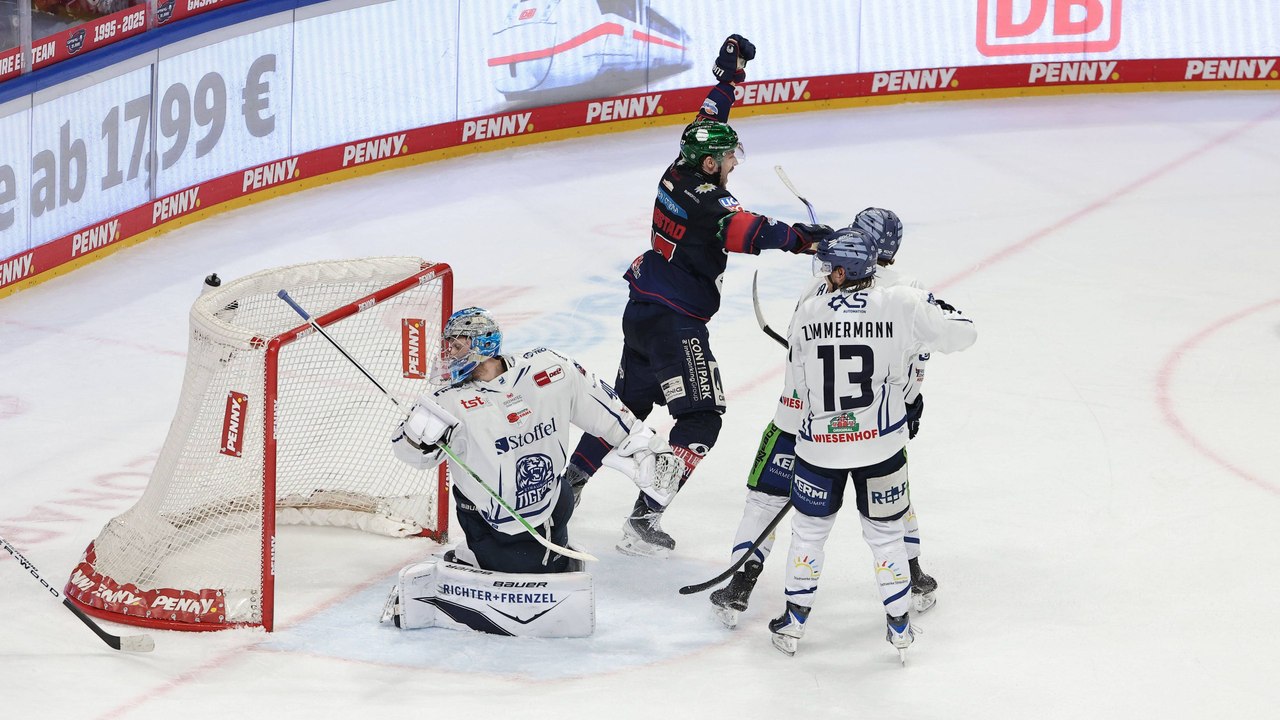 Overtime-Krimi in Berlin: Eisbären feiern gegen Straubing