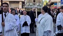 Salida de la procesión del Sábado Santo.