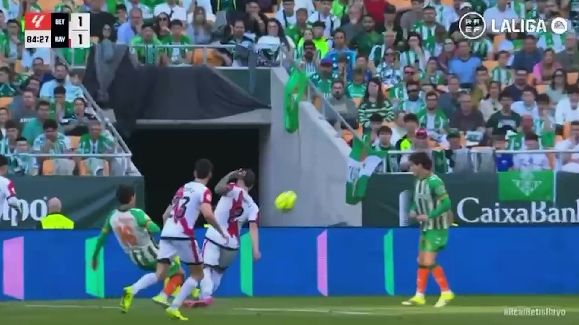 La jugada del Betis-Rayo a la que se agarra Simeone