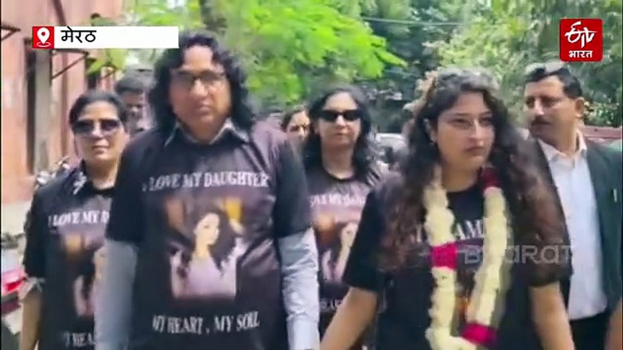 बेटी के तलाक पर रिटायर्ड जज पिता ने बजवाए ढोल-नगाड़े; ब्लैक टी-शर्ट पहनी, दिया खास मैसेज