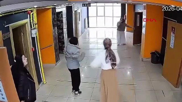 Deprem anı kameraya yansıdı! Öğrenciler depremle neye uğradığını şaşırdı