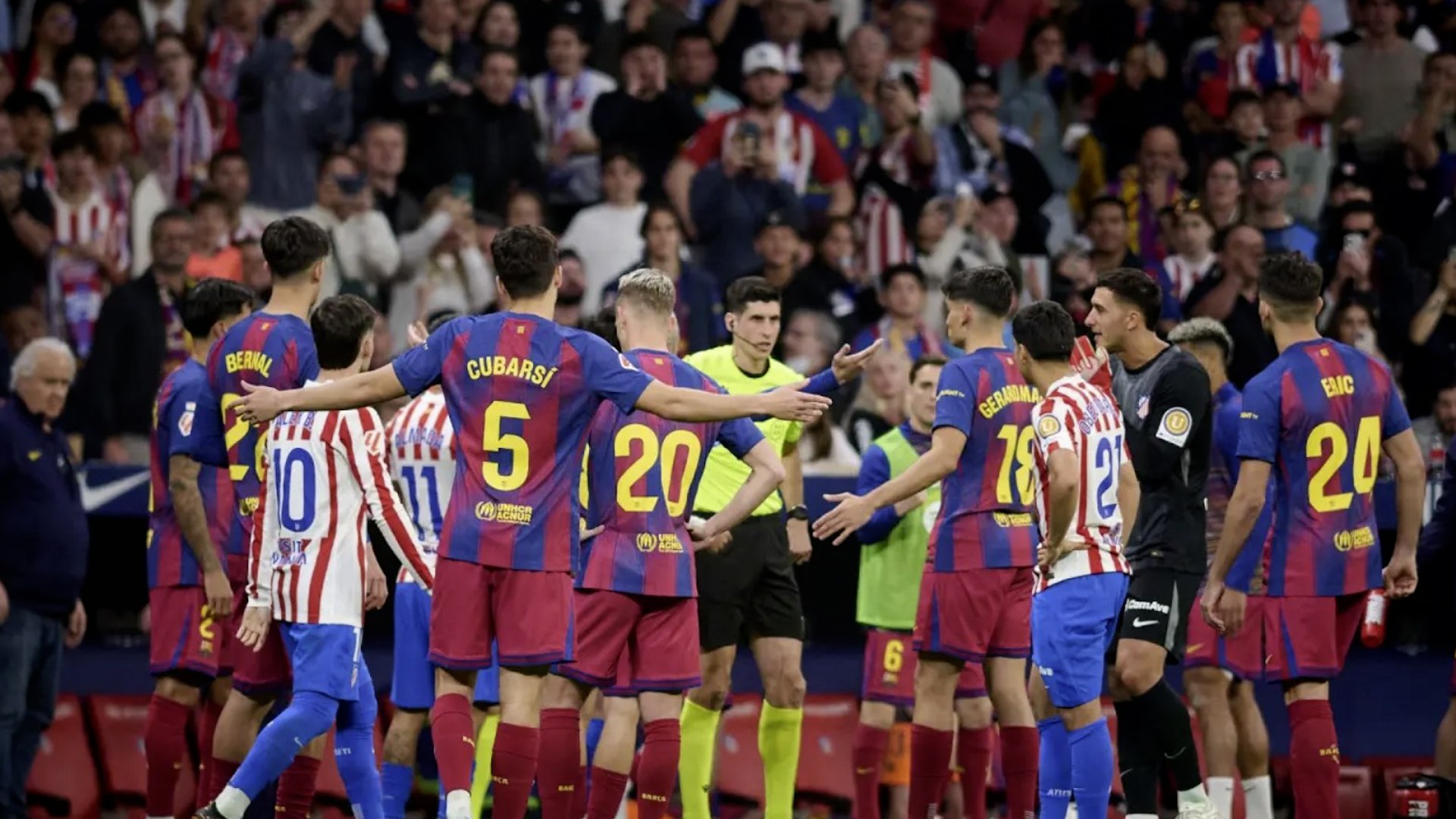 Audio del VAR sobre la no roja a Gerard Mart�n: ?El jugador juega la pelota de forma normal?