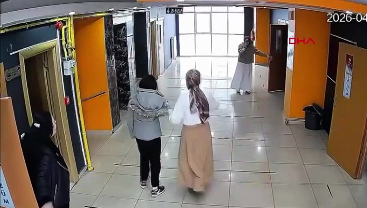 Van'daki depremde, dershanede öğrencilerin yaşadığı panik kamerada