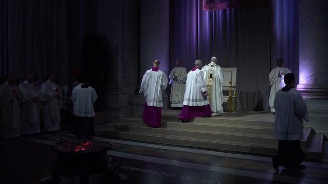 Papa Leone XIV durante la Messa della Veglia Pasquale: sulla guerra e l'ingiustizia