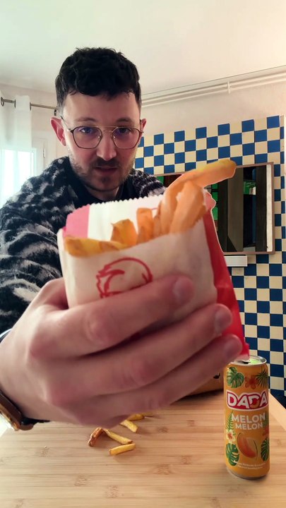 Je mange ce que la personne devant moi commande chez KFC #kfc #defi #foodchallenge