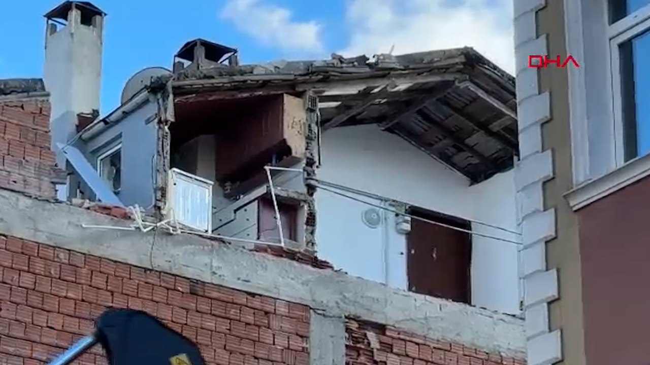 Avcılar'da yıkım sırasında bitişikteki apartman zarar gördü