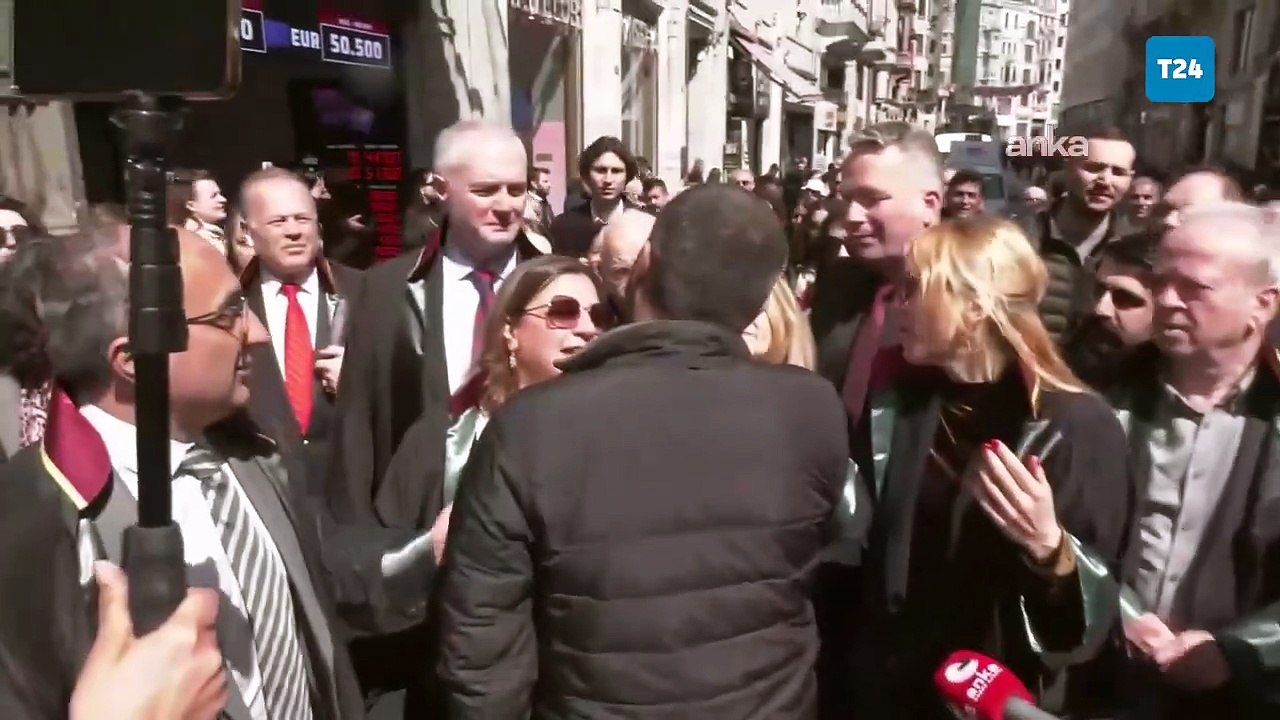 5 Nisan Avukatlar Günü ve İstanbul Barosu’nun 148’inci kuruluş yıl dönümünde avukatlar, Taksim’deki törenin ardından baroya yürüdü