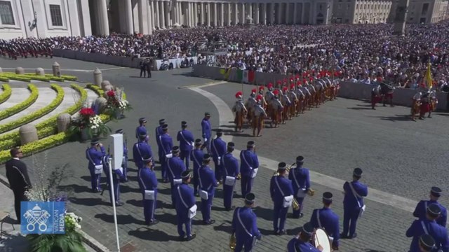 León XIV se dirige al mundo con la tradicional bendición Urbi et Orbi