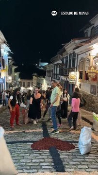 Ruas de Ouro Preto se cobrem de beleza para a procissão da ressurreição