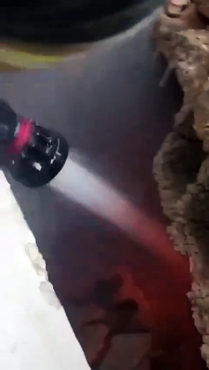 البحث عن عالقين تحت مبنى في حيفا تدمر بصاروخ ايراني