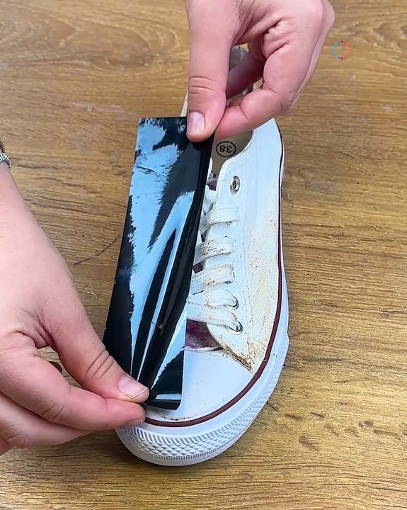 How to get clean sneakers in seconds👟✨