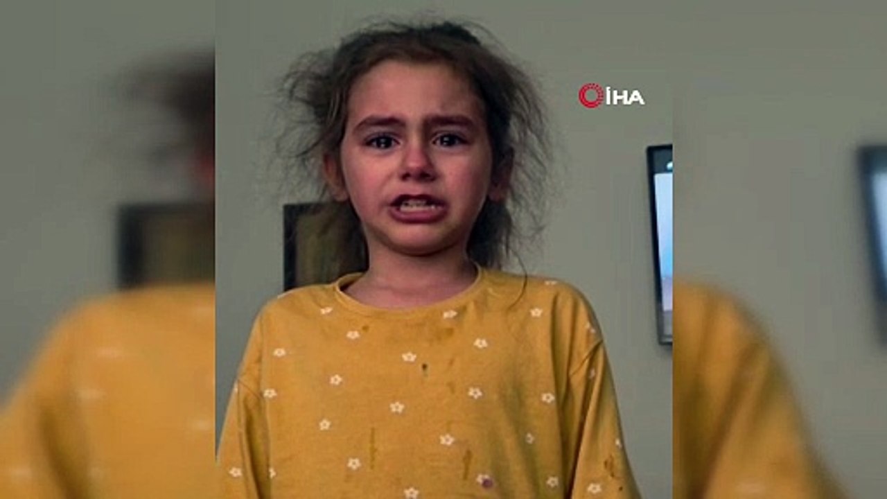 Küçük kızın duygu dolu anları! İstiklal Marşı’nı okurken gözyaşlarına boğuldu