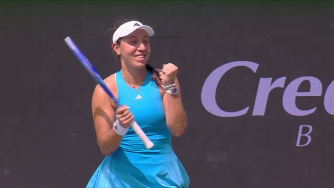Pegula steamrolls Starodubtseva in Charleston final