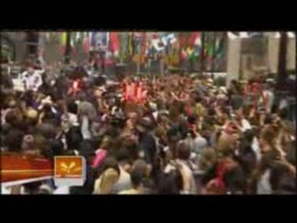 Chris Brown - Live Forever on The Today Show