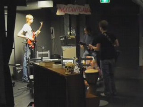 Ivo, Thijs en Guillermo maken lawaai