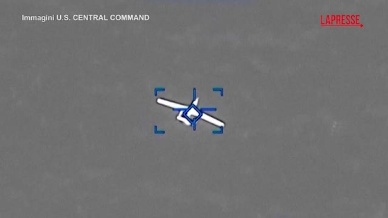 Gli Usa abbattono un drone iraniano: le immagini dell'operazione