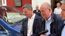 El Rey Juan Carlos I saca su lado más bromista a relucir ante los medios y se pronuncia sobre su visita exprés a Sevilla