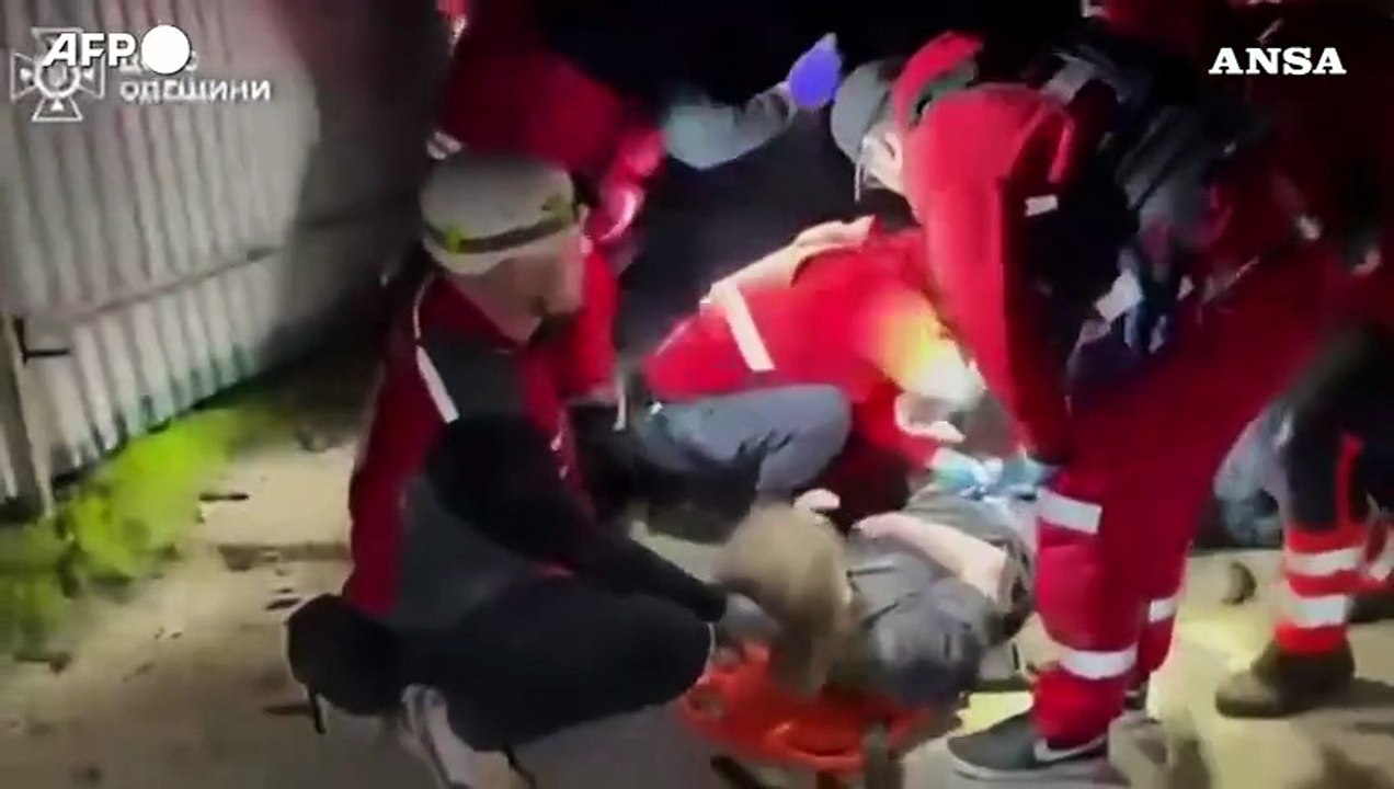 Tre morti a Odessa dopo attacco russo, tra le vittime anche un bambino