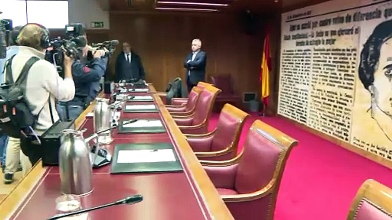 La esposa de Santos Cerdán rechaza comparecer en la 'comisión Koldo' alegando motivos de salud