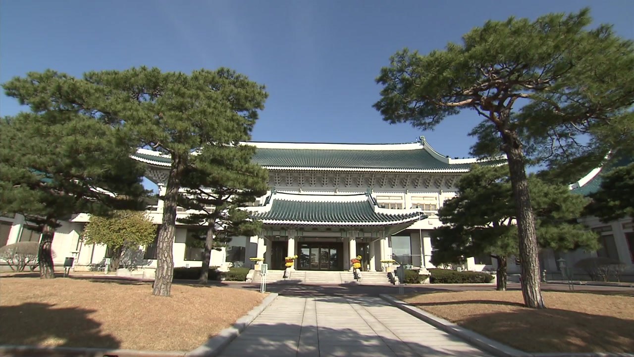 청와대 "이란 인도적 지원과 선박 통과 연계, 검토한 적 없어" / YTN