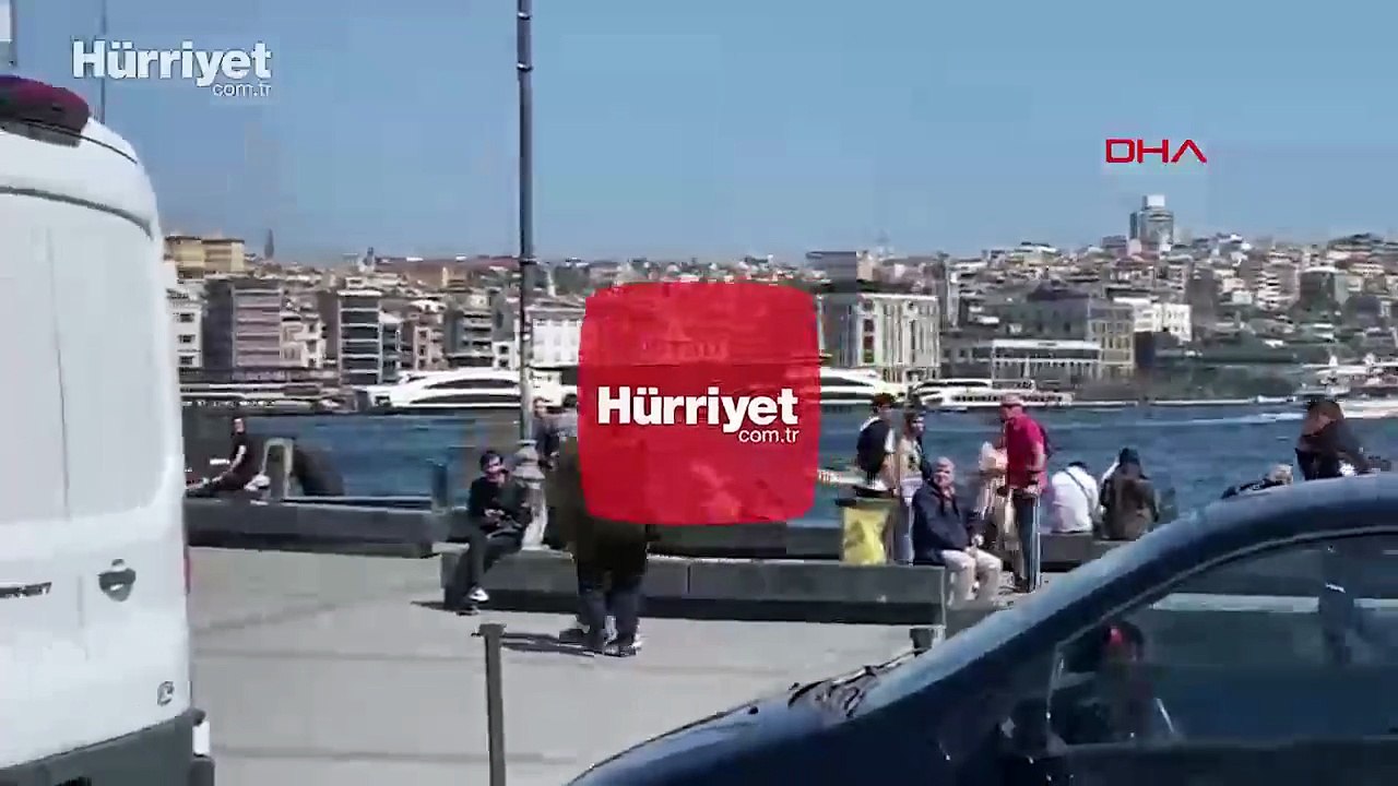 Fatih’te büfeden aldığı döner bıçağıyla kendisini yaraladı