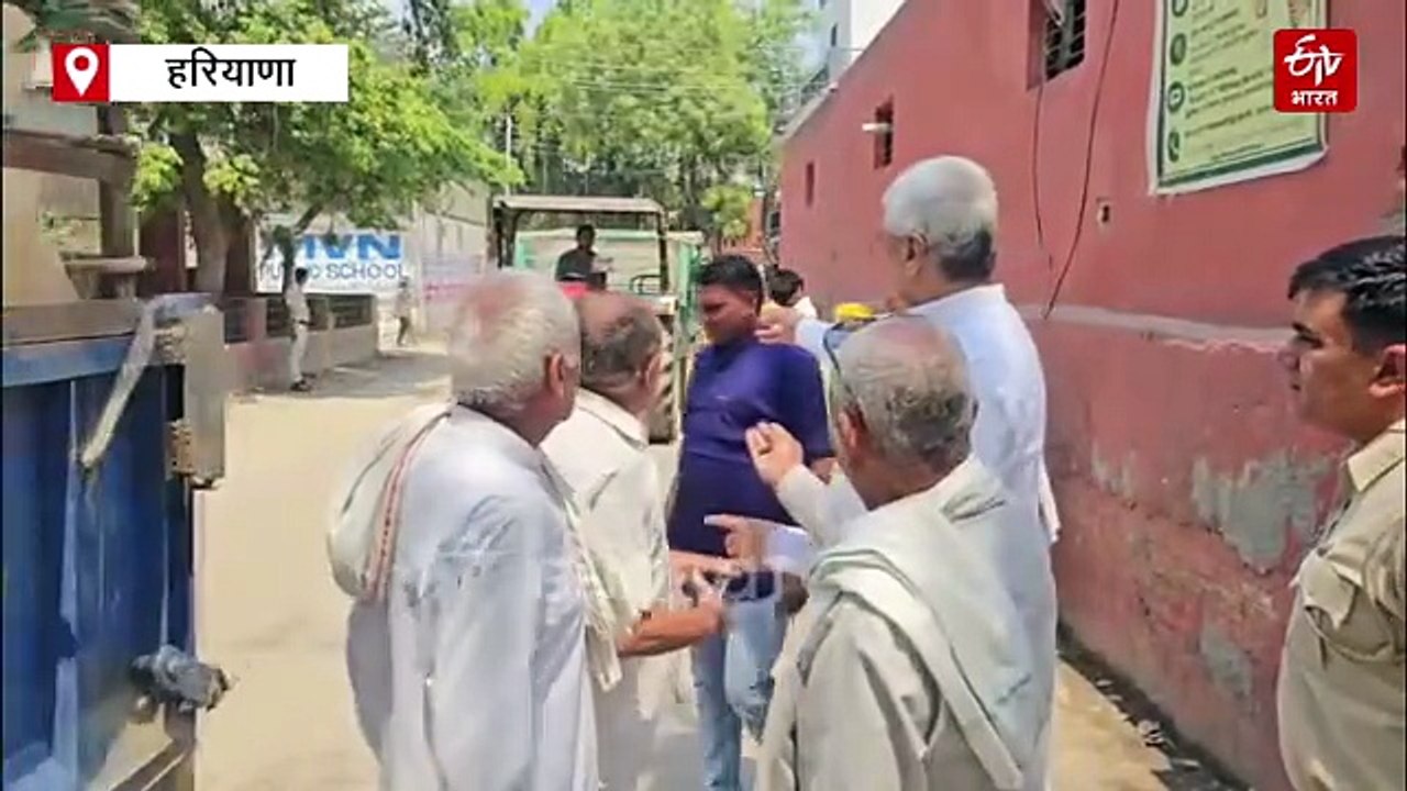 पलवल के अनाज मंडी पहुंचे विधायक रघुबीर तेवतिया, बोले 'मंडियों में किसानों के लिए गेट पास भाजपा सरकार का तुगलकी फरमान'