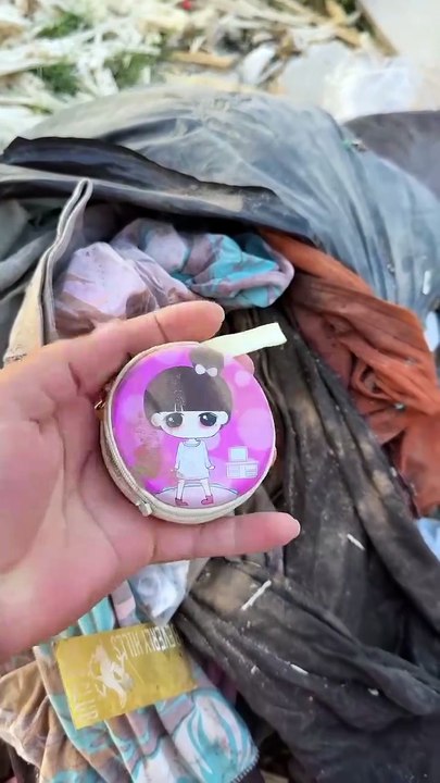 Amazing found gold & money in trash #amazingfound #gold #smallbag #money