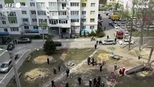 Ucraina, drone russo colpisce un edificio a Kharkiv: il momento dell'impatto