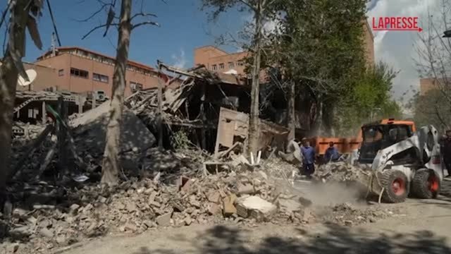 Attacco aereo distrugge l'Università Sharif di Teheran, la principale scuola di ingegneria in Iran